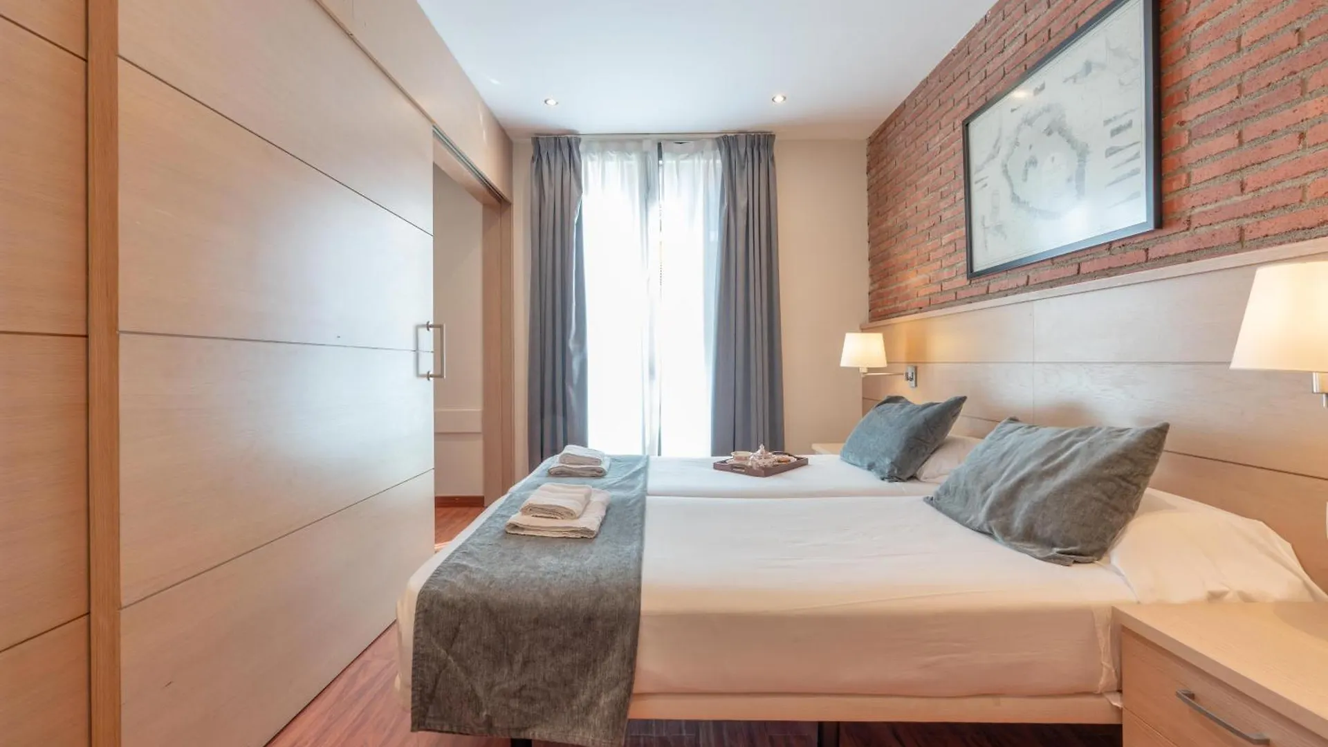 Serennia Cest Apartamentos Arc De Triomf Barcelona 0*,