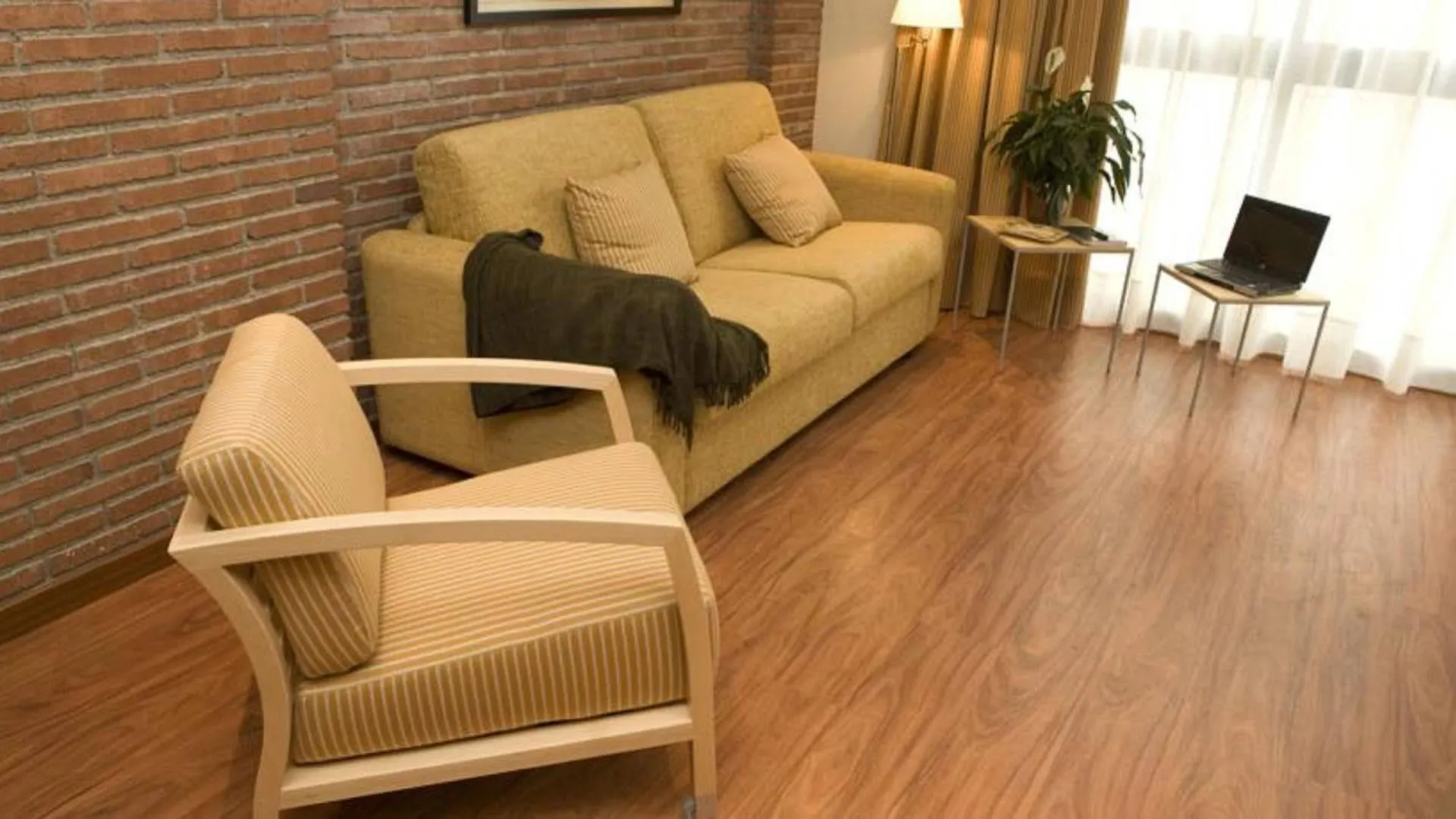 Lejlighed Serennia Cest Apartamentos Arc De Triomf Barcelona Spanien