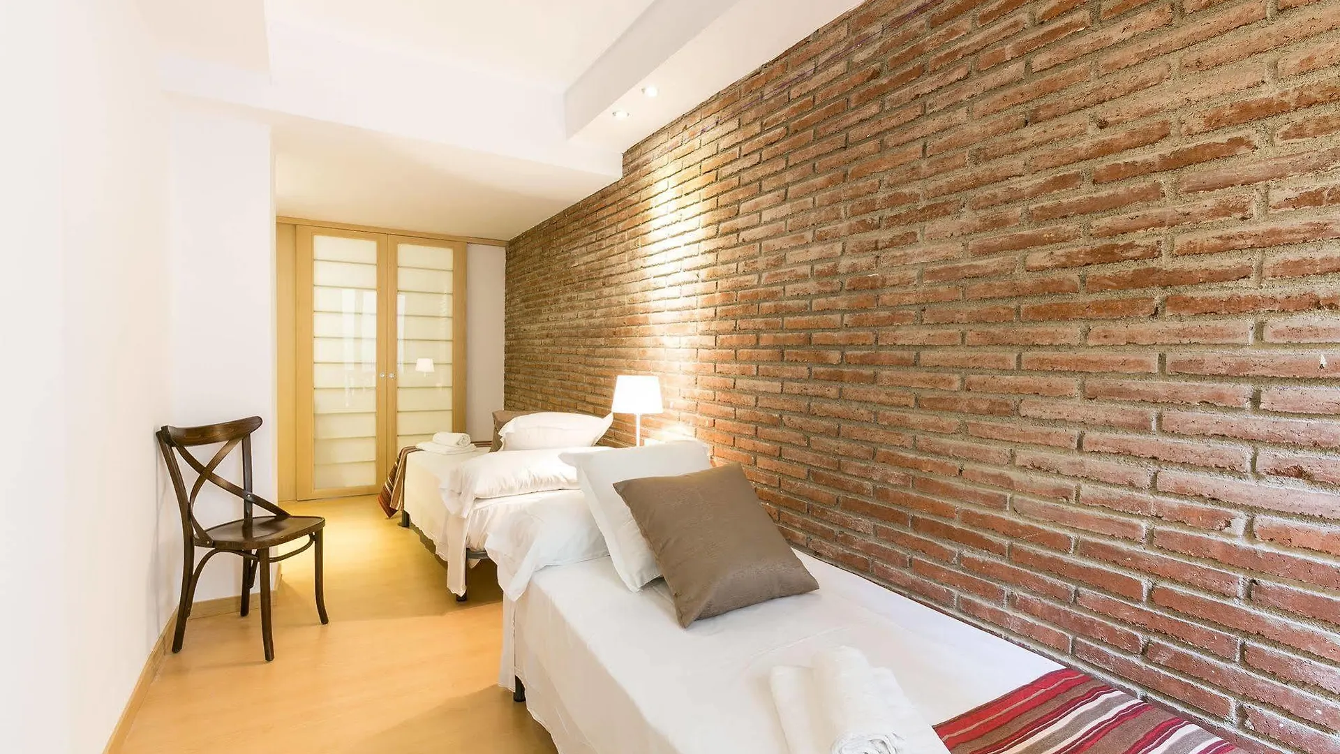 Serennia Cest Apartamentos Arc De Triomf Barcelona 0*,