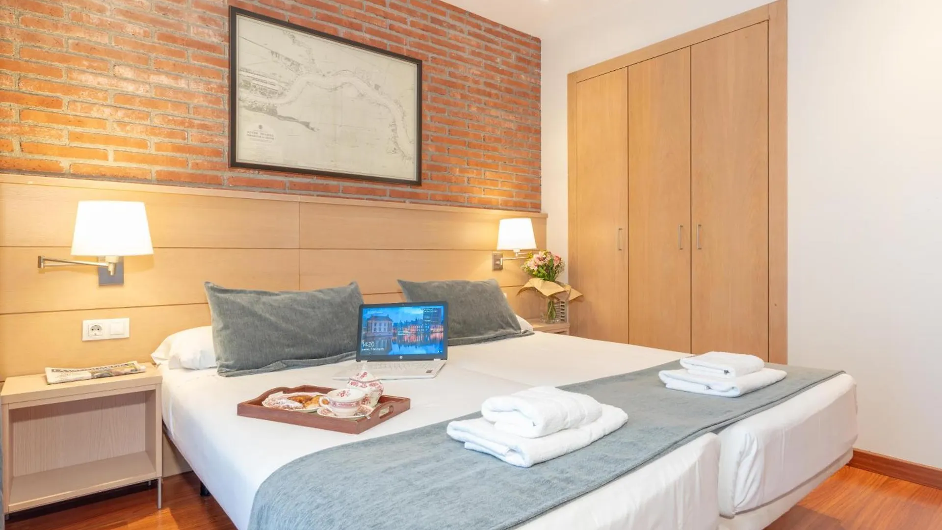 Serennia Cest Apartamentos Arc De Triomf برشلونة إسبانيا