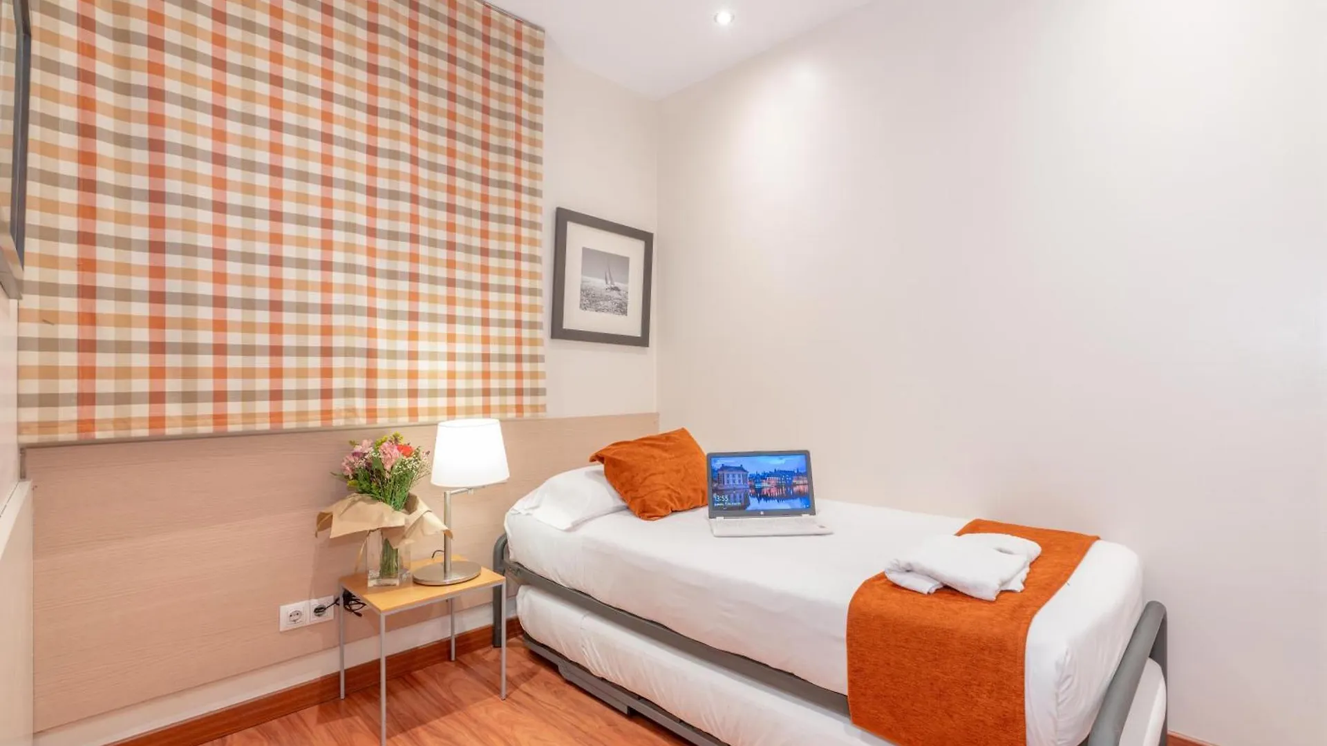 Serennia Cest Apartamentos Arc De Triomf برشلونة إسبانيا