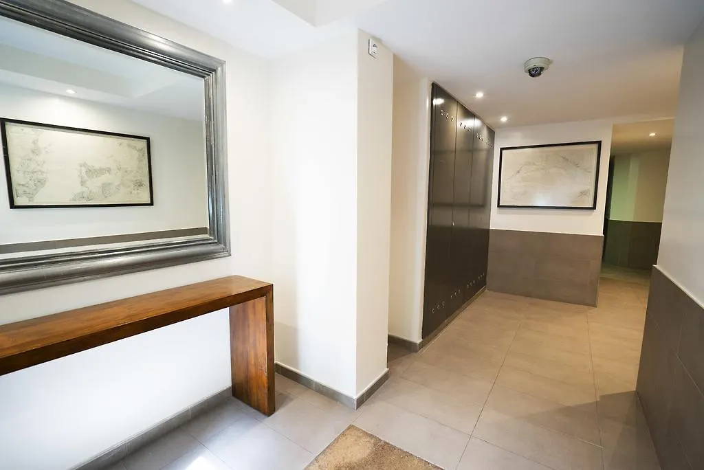 Serennia Cest Apartamentos Arc De Triomf برشلونة 0*,  إسبانيا