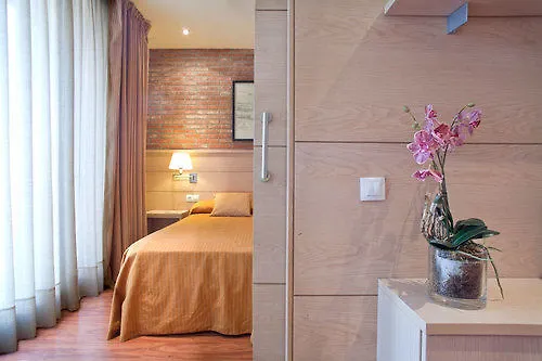 Serennia Cest Apartamentos Arc De Triomf Barcelona Spanien