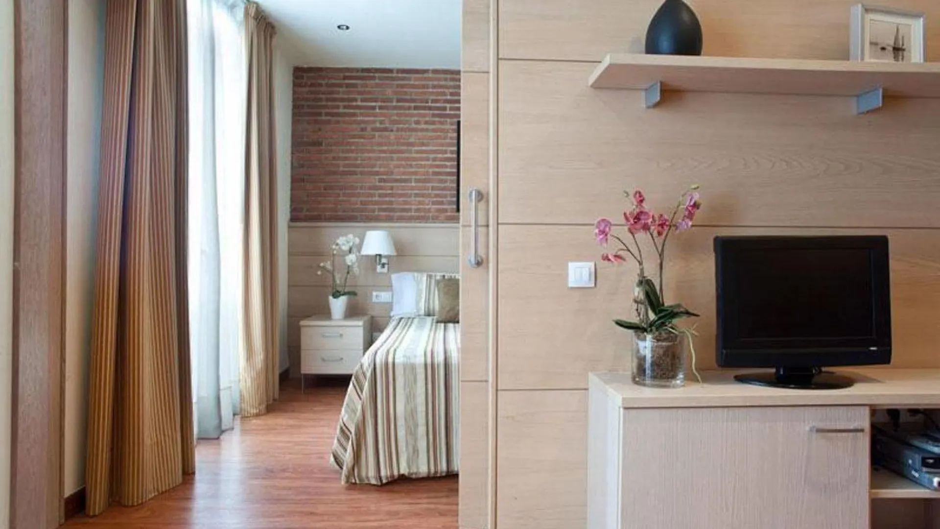 Lejlighed Serennia Cest Apartamentos Arc De Triomf Barcelona
