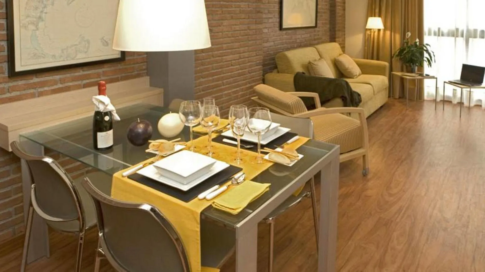 Serennia Cest Apartamentos Arc De Triomf Barcelona