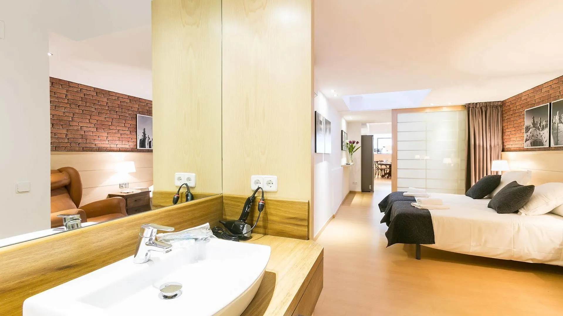 Lejlighed Serennia Cest Apartamentos Arc De Triomf Barcelona Spanien