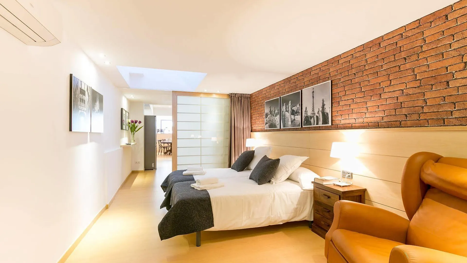 Serennia Cest Apartamentos Arc De Triomf Barcelona Spanien